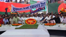 জিয়াউর রহমানের সমাধিতে শ্রদ্ধা জানাতে নেতাকর্মীদের ঢল
