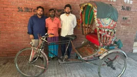 নাফিজের দেহ বহনকারী সেই রিকশাটি আনা হলো গণভবনের স্মৃতি জাদুঘরে