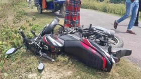 সকালেই সড়কে ঝরল ৩ প্রাণ