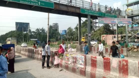 রাতের আধাঁরে কাটা হচ্ছে ঢাকা-চট্টগ্রাম মহাসড়কের ডিভাইডার