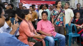 শিল্পকলায় ধাওয়া-পাল্টা ধাওয়া, থামেনি নাটকের প্রদর্শনী