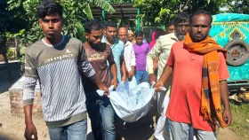 বন্ধুকে বিমানবন্দরে পৌঁছে দিয়ে বাড়ি ফেরা হলো না ৩ বন্ধুর