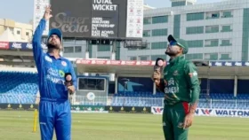 শততম ওয়ানডেতে নেতৃত্বে মিরাজ, টস জিতে নিলেন ব্যাটিং