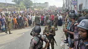 টানা ৫৩ ঘণ্টা পর সড়ক ছাড়লেন শ্রমিকরা, যান চলাচল স্বাভাবিক