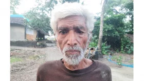ছেলে ও পুত্রবধূর হাতে নির্যাতিত সেই স্কুল শিক্ষক মারা গেছেন