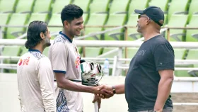 &lsquo;গতি কিনতে পাওয়া যায় না&rsquo;, রানার বোলিংয়ে মুগ্ধ সিমন্স