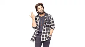 পারিশ্রমিকে তিন খানকে ছাড়িয়ে!