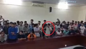 জবিতে কান ধরে ক্ষমা চেয়েও অবাঞ্ছিত সমন্বয়করা