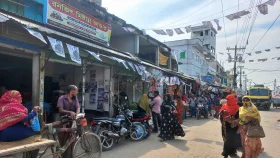 ৭০ ফুট সড়কের ৩৮ ফুটই দোকান দিয়ে দখল
