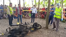 চুয়াডাঙ্গায় মোটরসাইকেলসহ ব্যবসায়ীকে পুড়িয়ে হত্যা