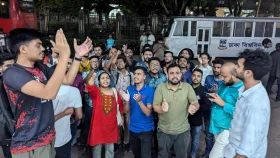 শিক্ষার্থীদের তোপের মুখে ঢাবিতে সিন্ডিকেট মিটিং পণ্ড