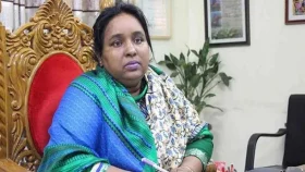 সেলিনা হায়াৎ আইভীর দেশত্যাগে নিষেধাজ্ঞা