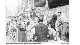 অবৈধ যানে সড়ক দখল ফুটপাতে দোকান