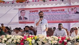 নিজেকে জাহির করতে পোস্টার-ব্যানার লাগাবেন না: আমিনুল হক