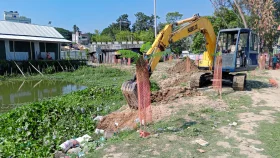 নিজ খরচে খনন করতে হচ্ছে রাতের আঁধারে ভরাট করা খাল&nbsp;