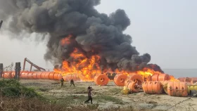 আরিচায় বিআইডব্লিউটিএ&rsquo;র ড্রেজার পাইপে আগুন