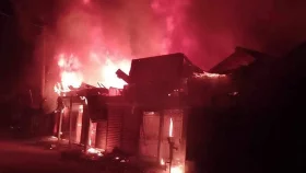 টাঙ্গাইলে বাজারে অগ্নিকাণ্ড, পুড়ল ৬ দোকান