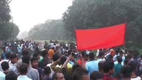 জগতি স্টেশন চালুর দাবিতে রেললাইন অবরোধ, আটকে ছিল বেনাপোল এক্সপ্রেস