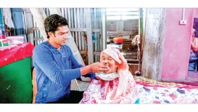 মায়ের সেবায় গুনাহ মাফ হয়