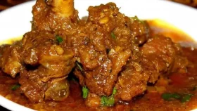শুধু ঝোল কেন, পার্টিতে মাংস না পেয়ে চলল লাথি, ঘুষি