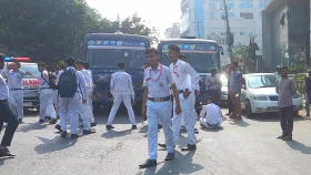 এক ঘণ্টা বিক্ষোভের পর সড়ক ছাড়লেন রেসিডেন্সিয়াল শিক্ষার্থীরা, তীব্র যানজট&nbsp;