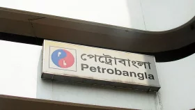 পেট্রোবাংলার বিরুদ্ধে আদালতে যাওয়ায় কর্মকর্তাকে বদলি