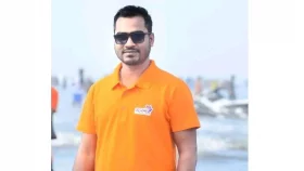 স্বামী এসে দেখল স্ত্রীর ঘর থেকে বের হয়ে গেল প্রেমিক