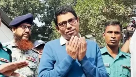 ট্রাইব্যুনাল থেকে বেরিয়ে দুহাত তুলে দোয়া চাইলেন পলক