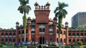 পাকিস্তানি শিক্ষার্থী ভর্তিতে নিষেধাজ্ঞা তুলে নিল ঢাবি
