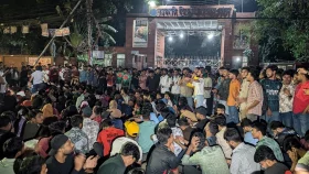 তিতুমীর কলেজ শিক্ষার্থীদের ফের সড়ক অবরোধ