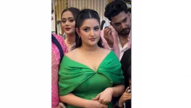 শোরুম উদ্বোধন করতে গিয়ে তোপের মুখে পরীমনি