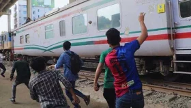 মহাখালী অতিক্রম করার সময় উপকূল এক্সপ্রেসে যা হয়েছিল