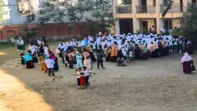 কালিয়াকৈরে স্কুলে ঢুকে শিক্ষককে&nbsp;লাঞ্ছিত, প্রতিবাদে  শিক্ষার্থীদের বিক্ষোভ
