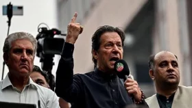 চূড়ান্ত বিক্ষোভের ডাক দিলেন ইমরান খান