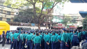 তিতুমীর কলেজের সামনে বিপুল সংখ্যক পুলিশ মোতায়েন