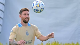 বছরের শেষ ম্যাচে মাঠে নামার আগে মেসির বার্তা