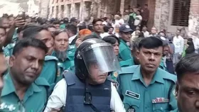 আদালতে কামরুলকে 'সালাম' দিয়ে বিপাকে নাজির!