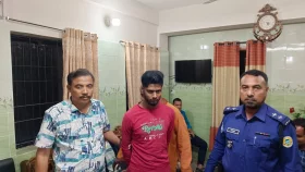 প্রেমে রাজি না হওয়ায় স্কুলছাত্রীকে কোপাল বখাটে
