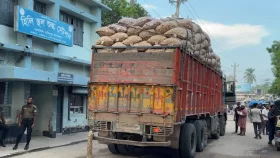২ দিনের ব্যবধানে হিলিতে পেঁয়াজের দাম কমল কেজিতে ১৭ টাকা