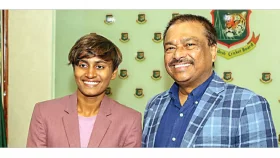 সাবিনার হাতে বিসিবির ২০ লাখ
