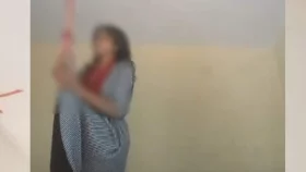 মোবাইলে ভিডিও চালু করে গলায় ফাঁস দিল কিশোরী