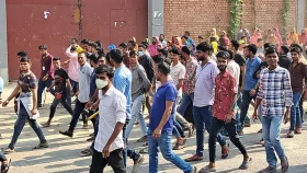 গাজীপুরে আজও শ্রমিকদের সড়ক অবরোধ, চরম দুর্ভোগ&nbsp;