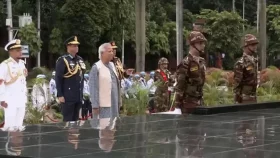 শিখা অনির্বাণে রাষ্ট্রপতি ও প্রধান উপদেষ্টার শ্রদ্ধা
