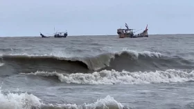 বঙ্গোপসাগরে নিম্নচাপ, পায়রা বন্দরে সতর্ক সংকেত