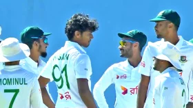 চার বলে দুই উইকেট নিলেন হাসান মাহমুদ