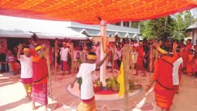 বকশিগঞ্জে গারোদের ওয়ানগালা উৎসব, মজেছেন বাঙালিরাও