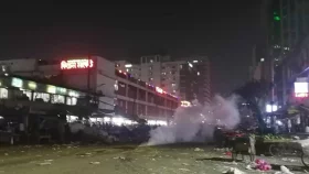 প্রথম আলোর কার্যালয়ের সামনে বিক্ষোভ, টিয়ারশেল নিক্ষেপ