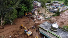 ইন্দোনেশিয়ায় বন্যা ও ভূমিধসে ১৬ জনের মৃত্যু