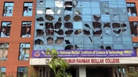 মোল্লা কলেজে বিক্ষুব্ধ শিক্ষার্থীদের ভাঙচুর, সংঘর্ষের আশঙ্কা