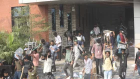 অনৈক্যে লাগামহীন ছাত্ররা বাড়াচ্ছে বিশৃঙ্খলা